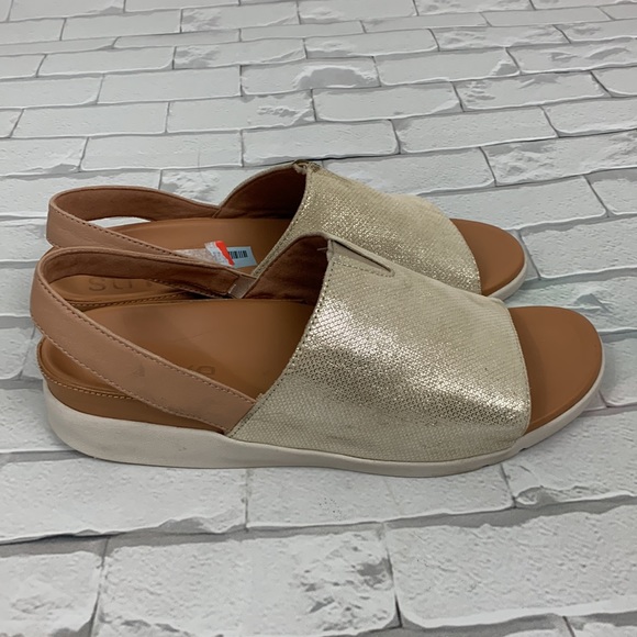 Strive Mara Leather Sandals. Size 10.5. Creme sparkle champagne. Cushioned - Picture 3 of 11